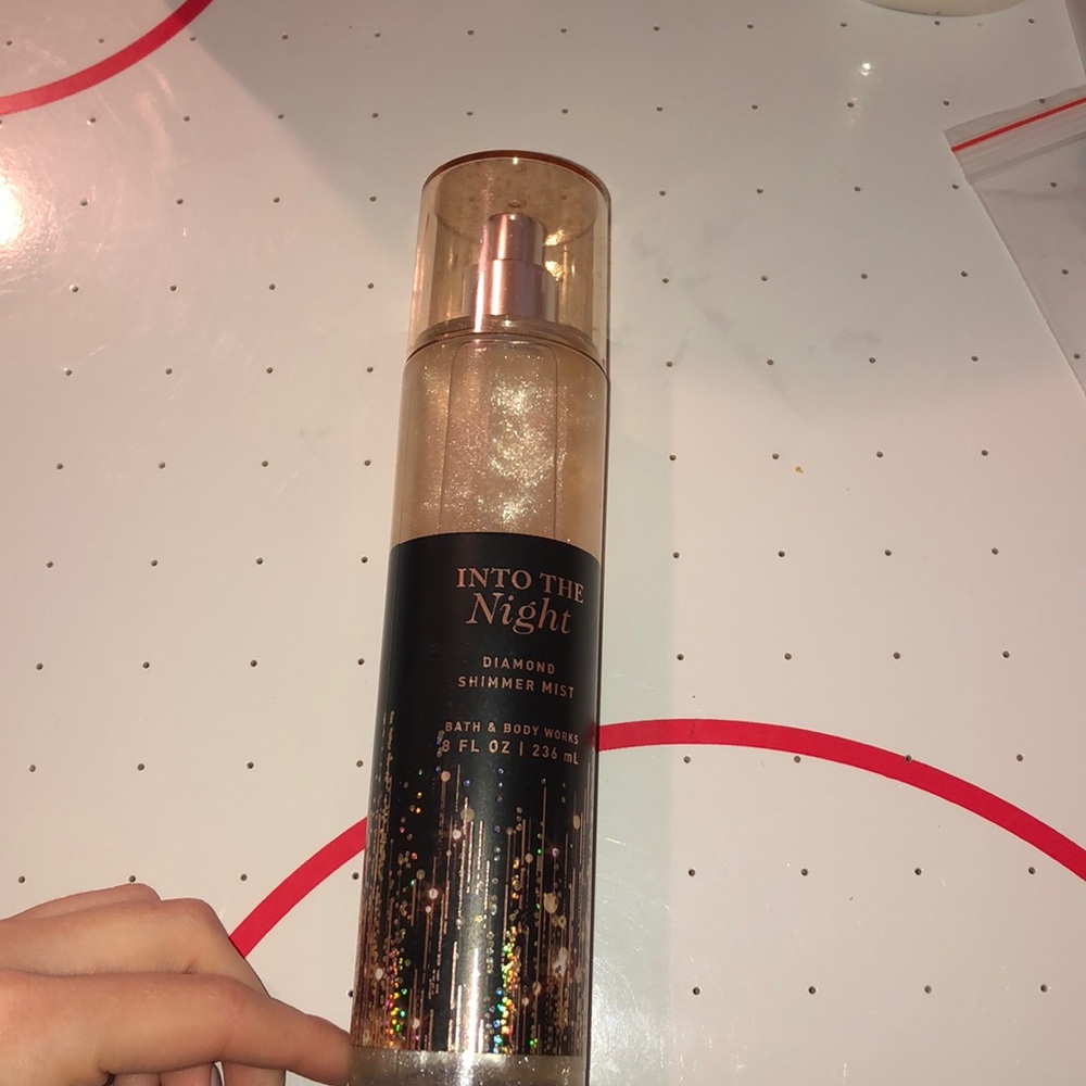 Into the night shimmer mist